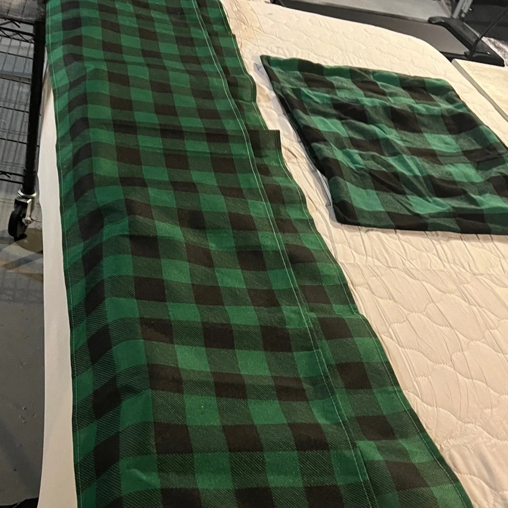 Elegant Green and Black Plaid 2 pillow covers (18”) 2 table runners (13x72)